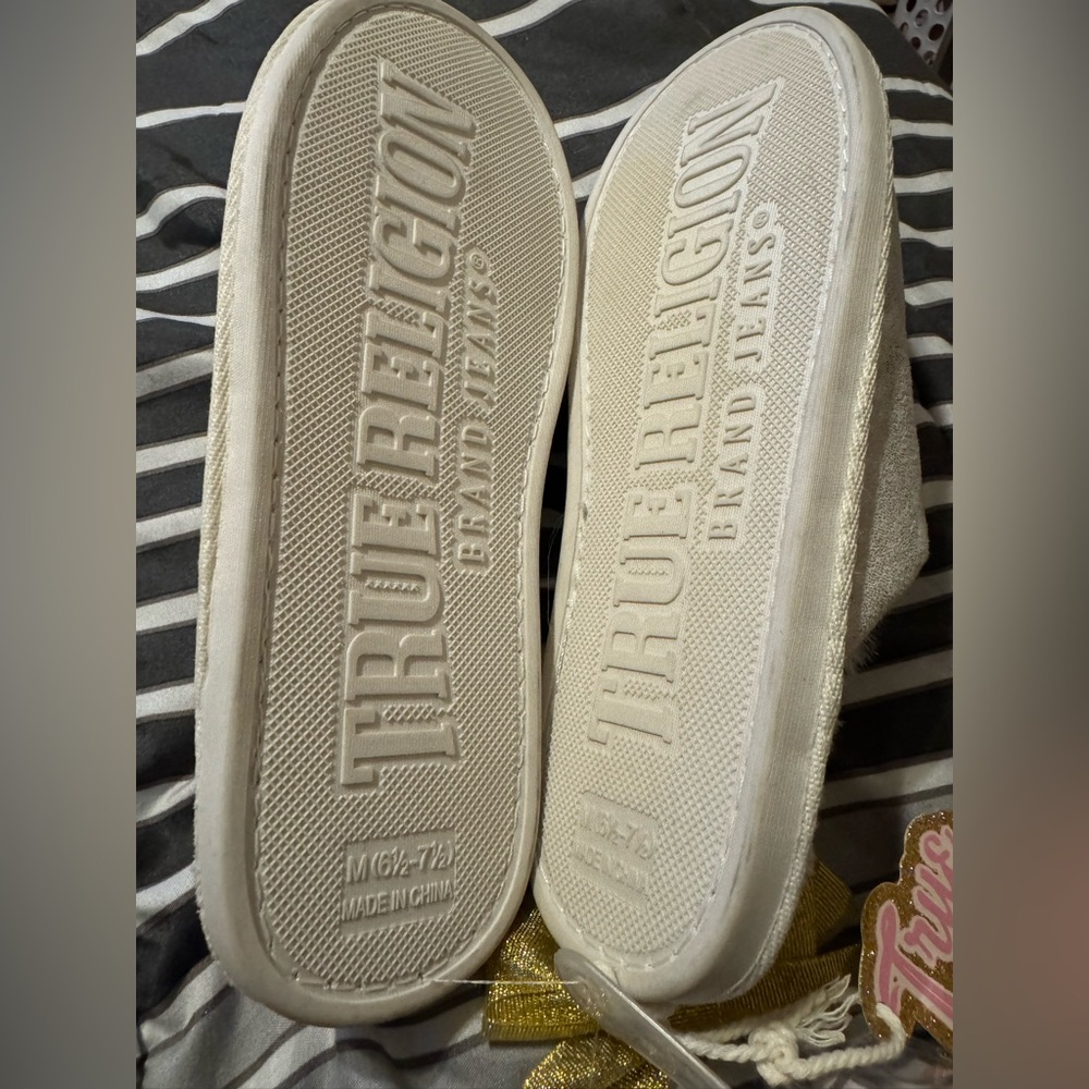 NWT True Religion Slippers - Picture 3 of 6